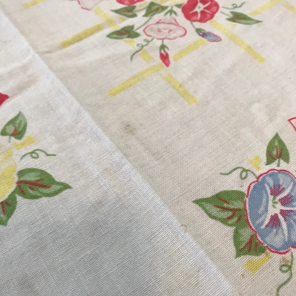 Vintage Tablecloth red, blue, yellow petunias, - Picture 2 of 6